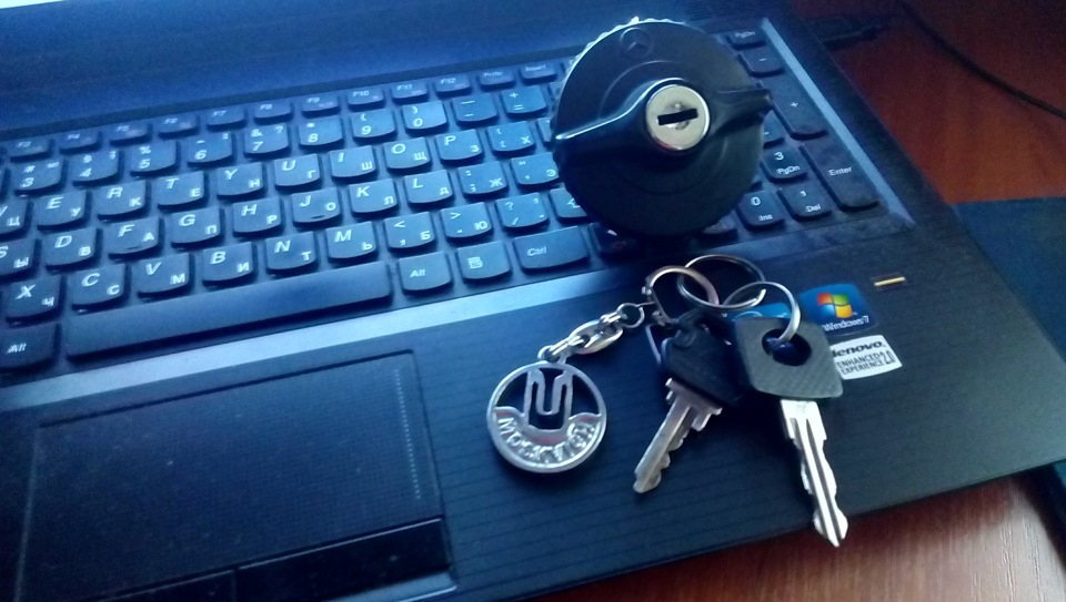 Кришка бака Mercedes-Benz 4