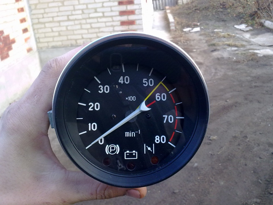 Тахометр 1