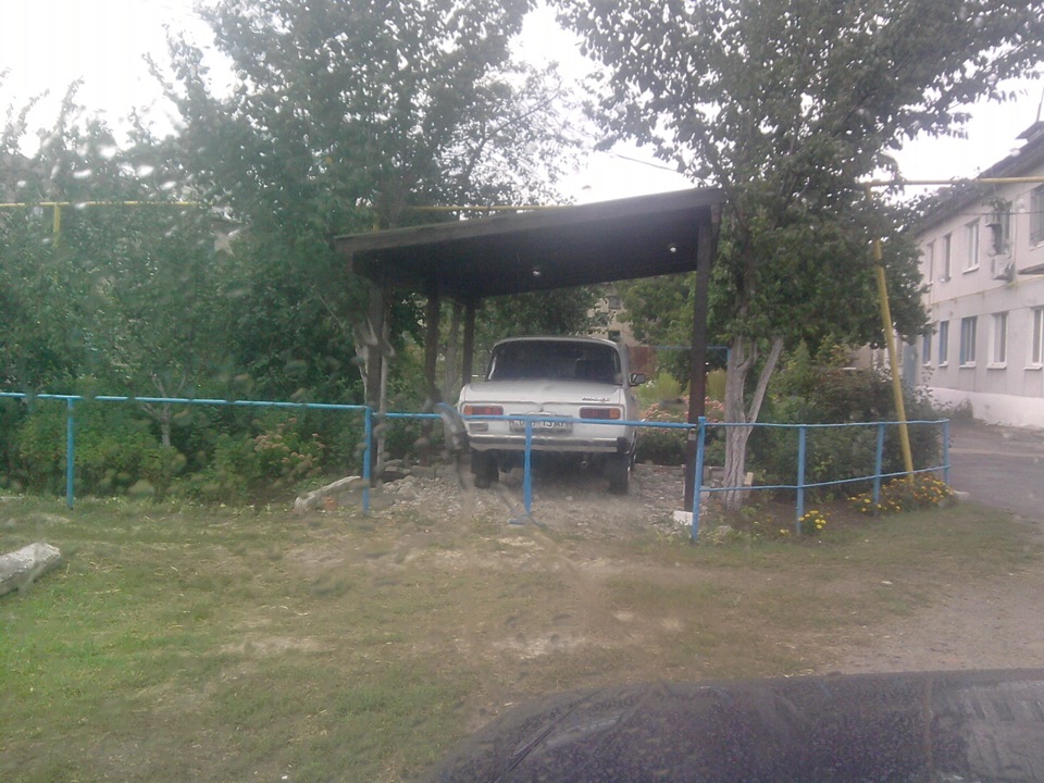 Спорудили навіс 1