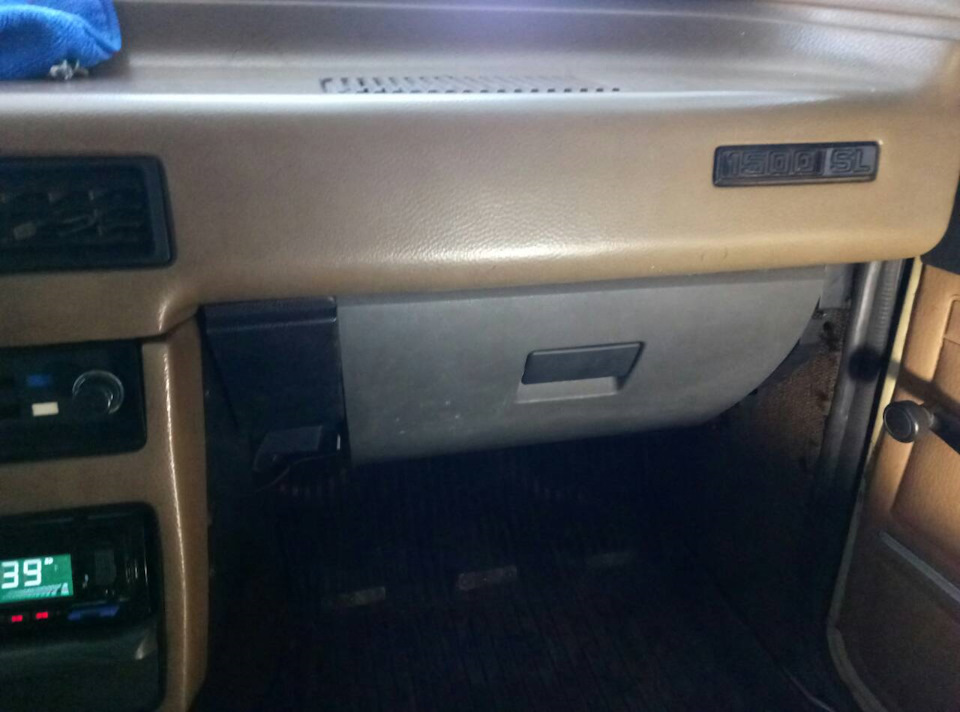 Встановлення бардачка від Ford Focus на 2140SL 5