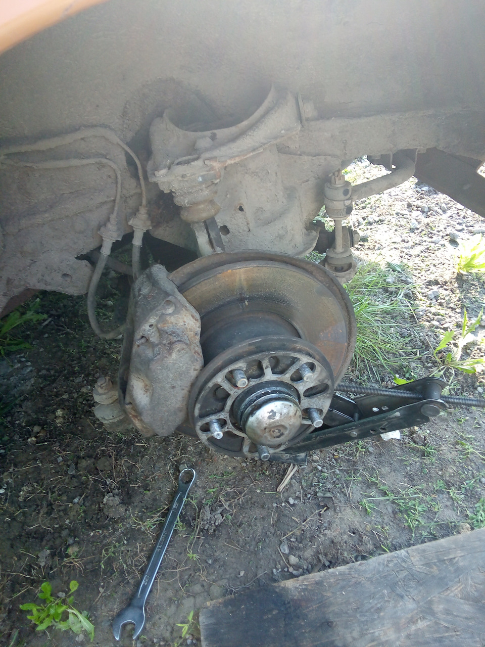 Ставимо гумові проставки в передню балку 3
