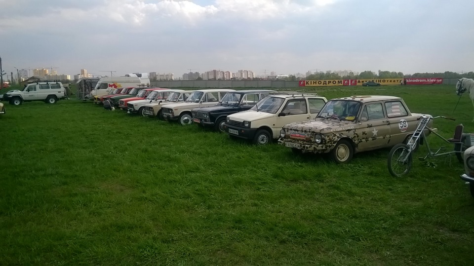 OLD CAR LAND 2016 1