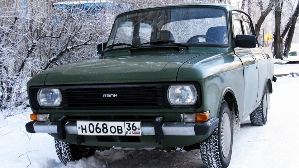ПРОДАМ решетку радиатора на м-2140 2