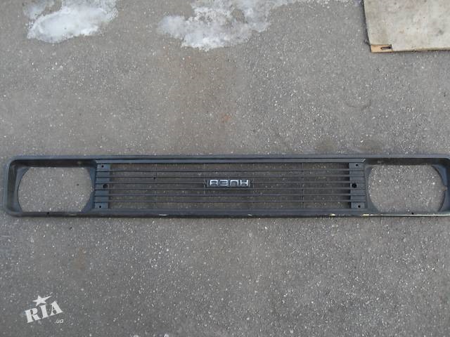 ПРОДАМ решетку радиатора на м-2140 1