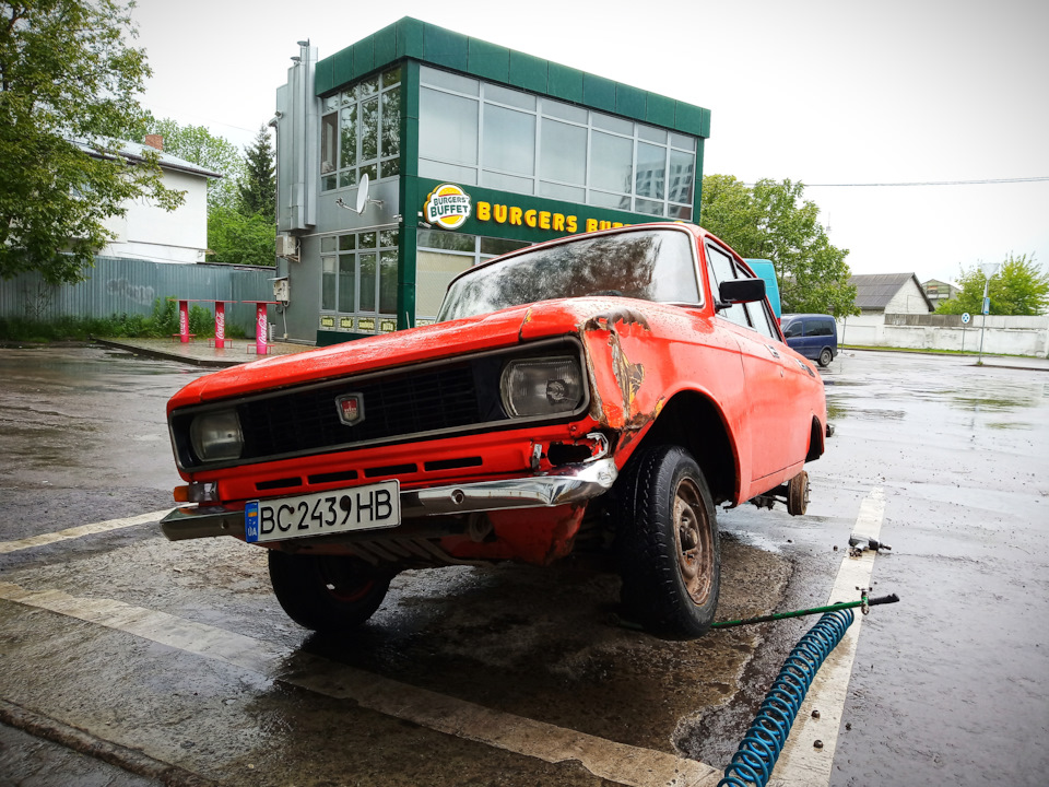 Red wheels 3