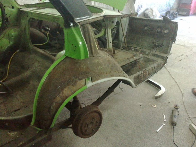 37. Поліз у багажник за викруткою і тут помчало 2