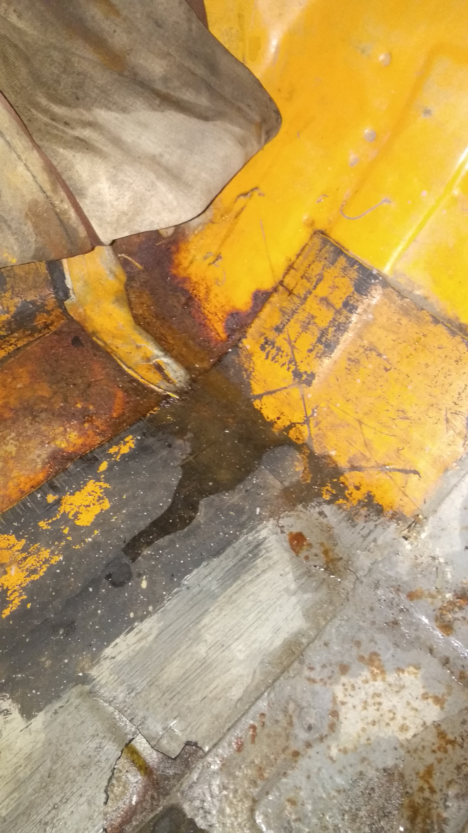 Течи з-під торпеди в ноги водія та пасажира частина 1 2