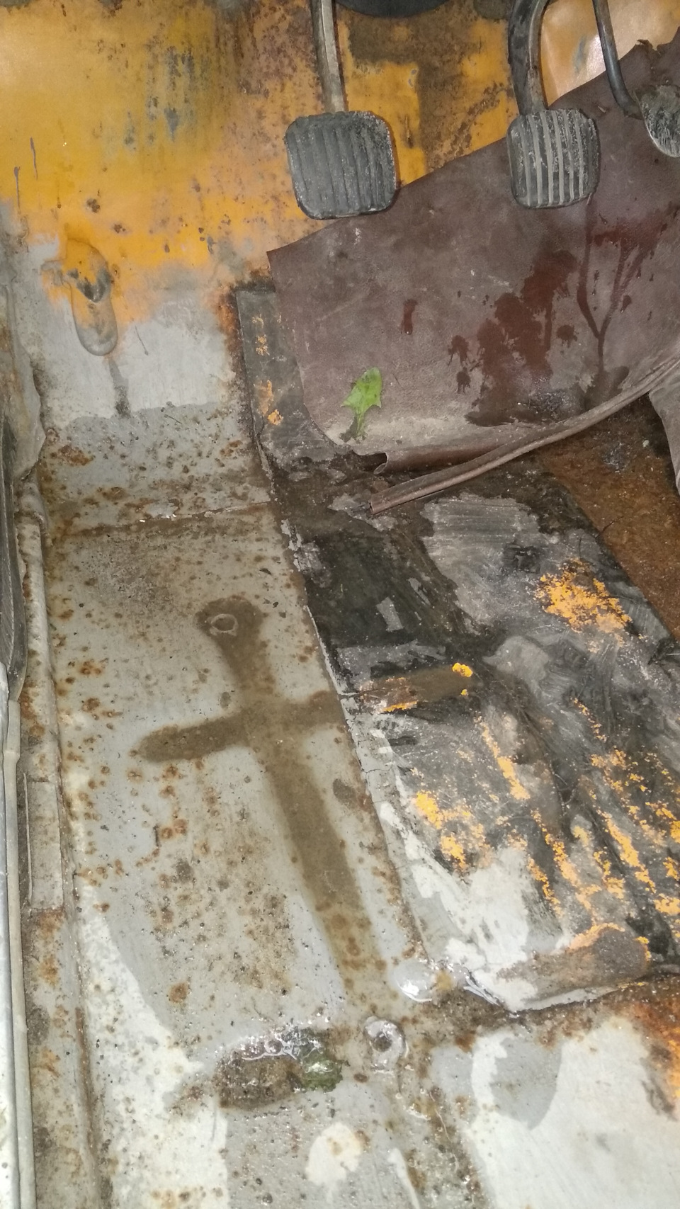 Течи з-під торпеди в ноги водія та пасажира частина 1 1