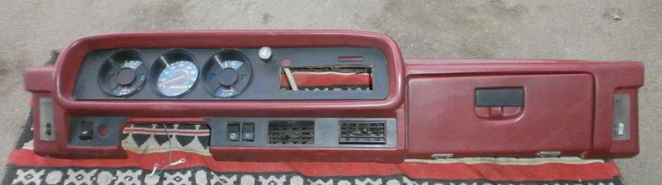 Червоний салон 2140. Думки. 1