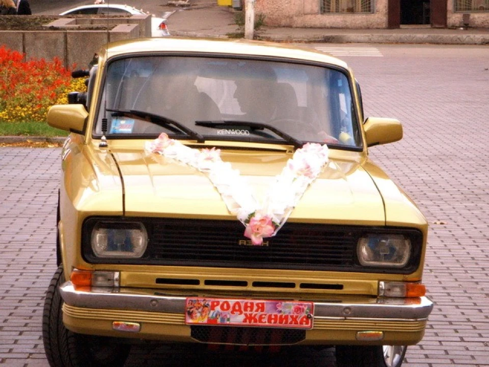 А-а-а) Знайшов фотки зі свого весілля...