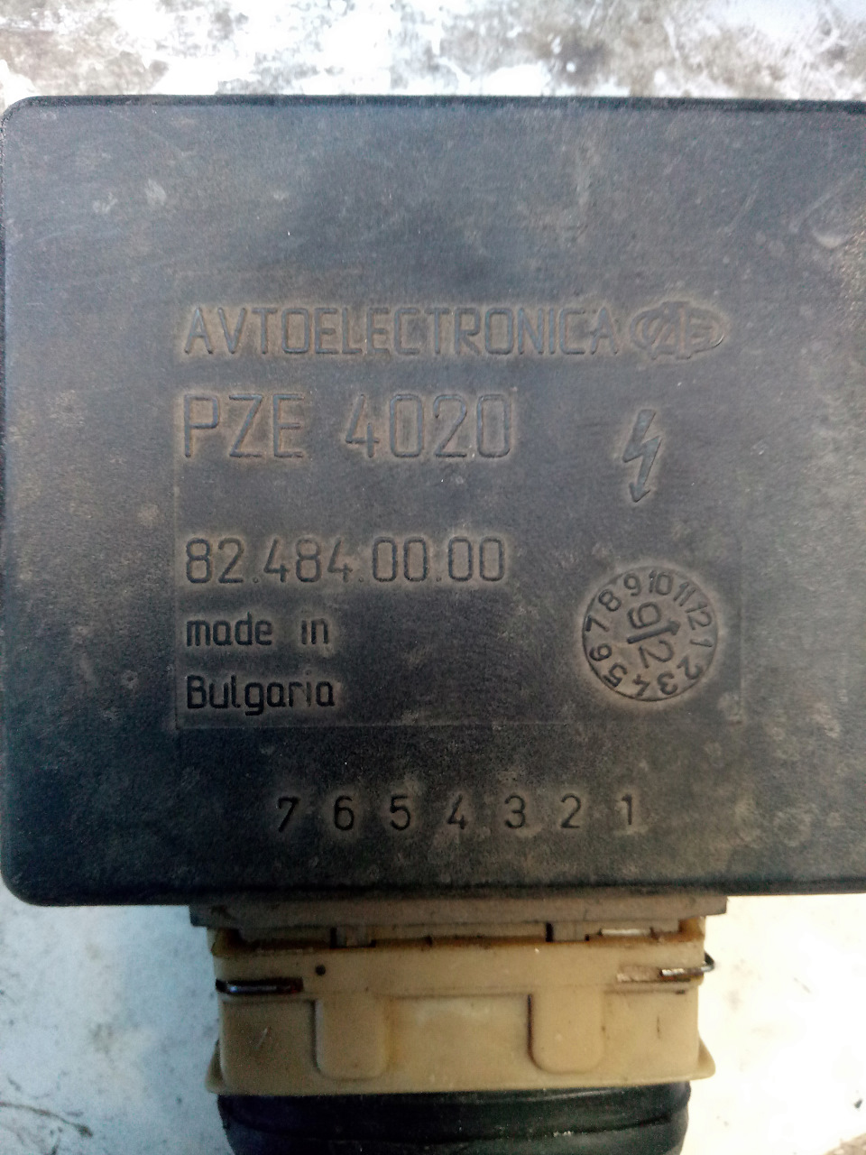 Знайшов на полиці комутатор PZE 4020 1