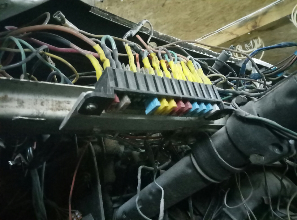 Запобіжники в салоні 1
