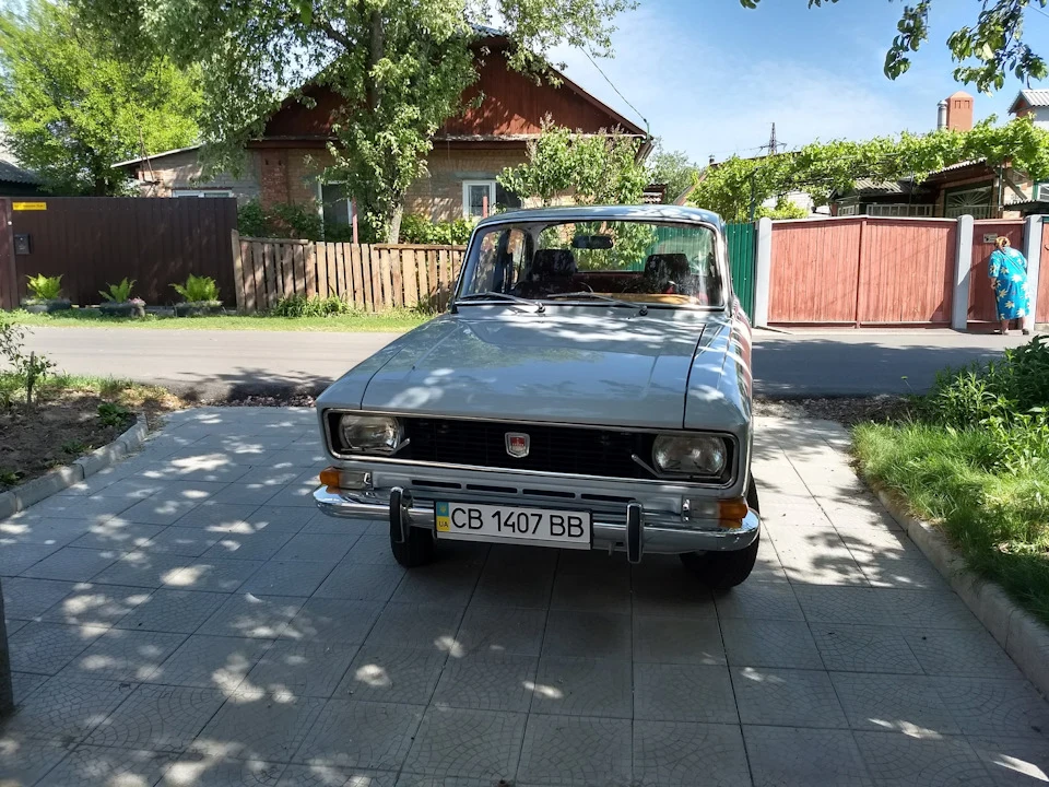 Автомобіль у гаражі