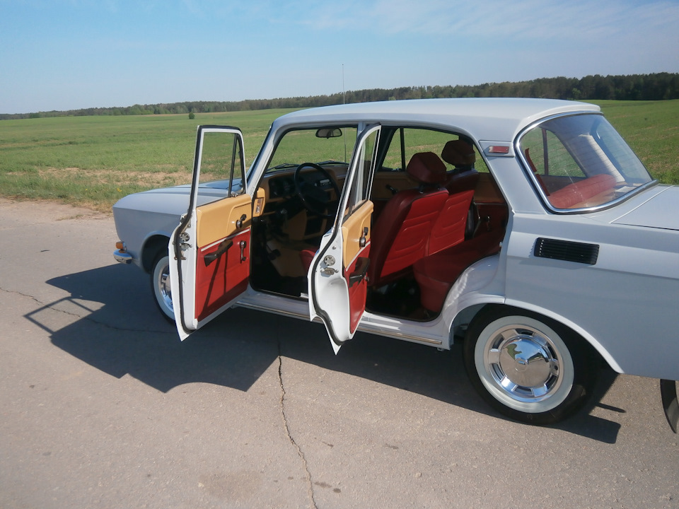фото салону автомобіля 2