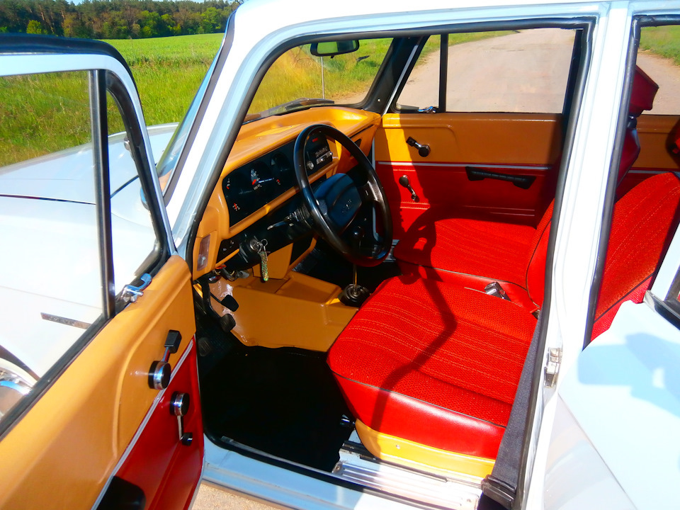 Салон і двигун москвич 2140 3