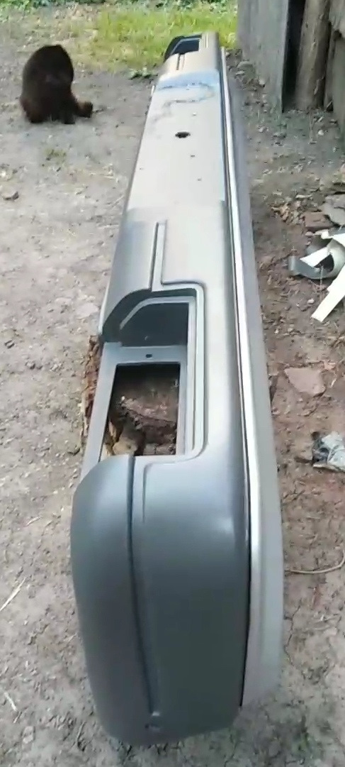 Бампер передній та кришка клапанів 2