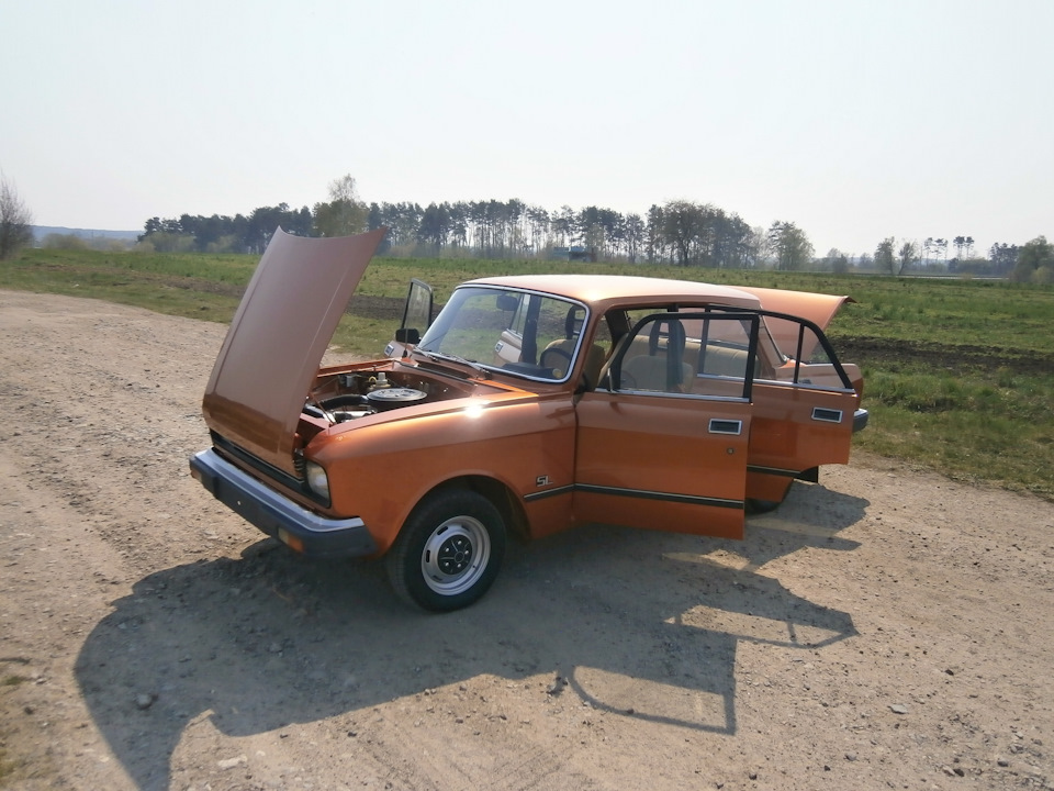Фотографії автомобіля на природі 2 3
