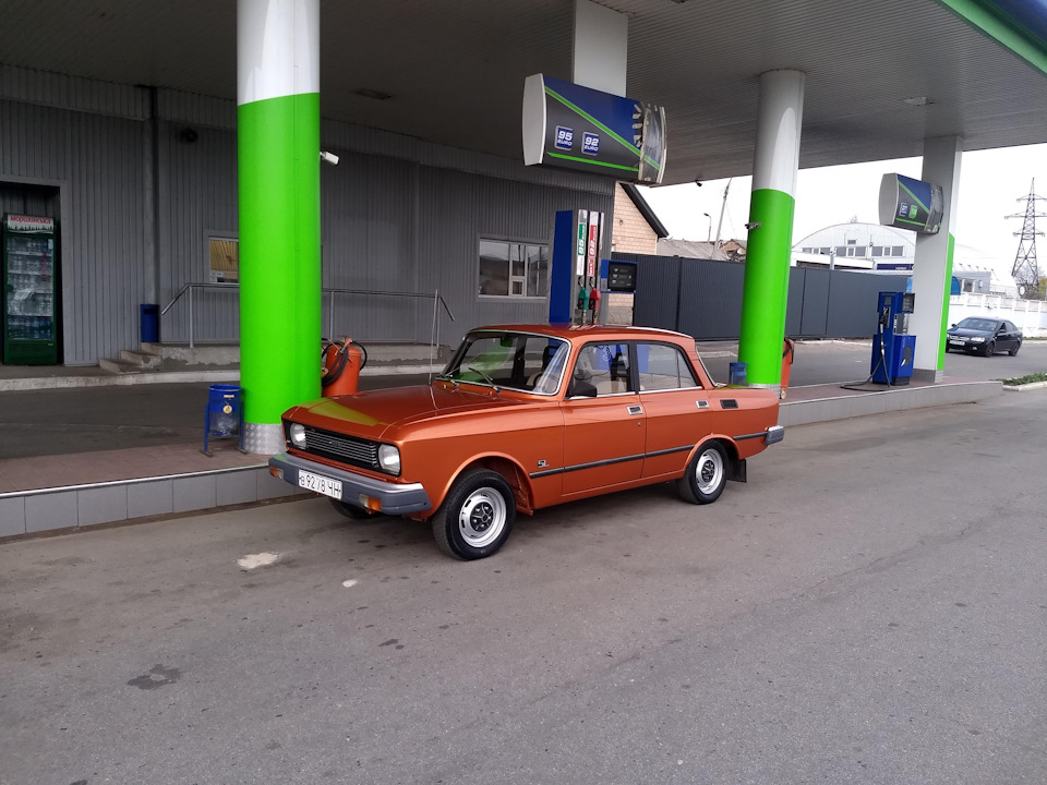 На заправці 3