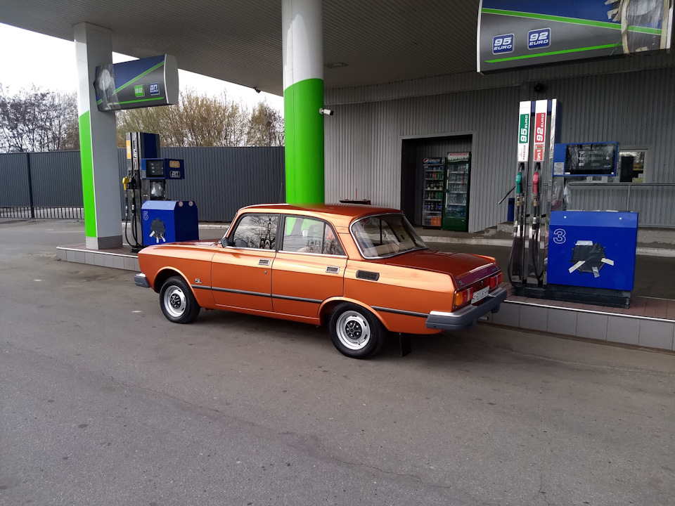 На заправці 1