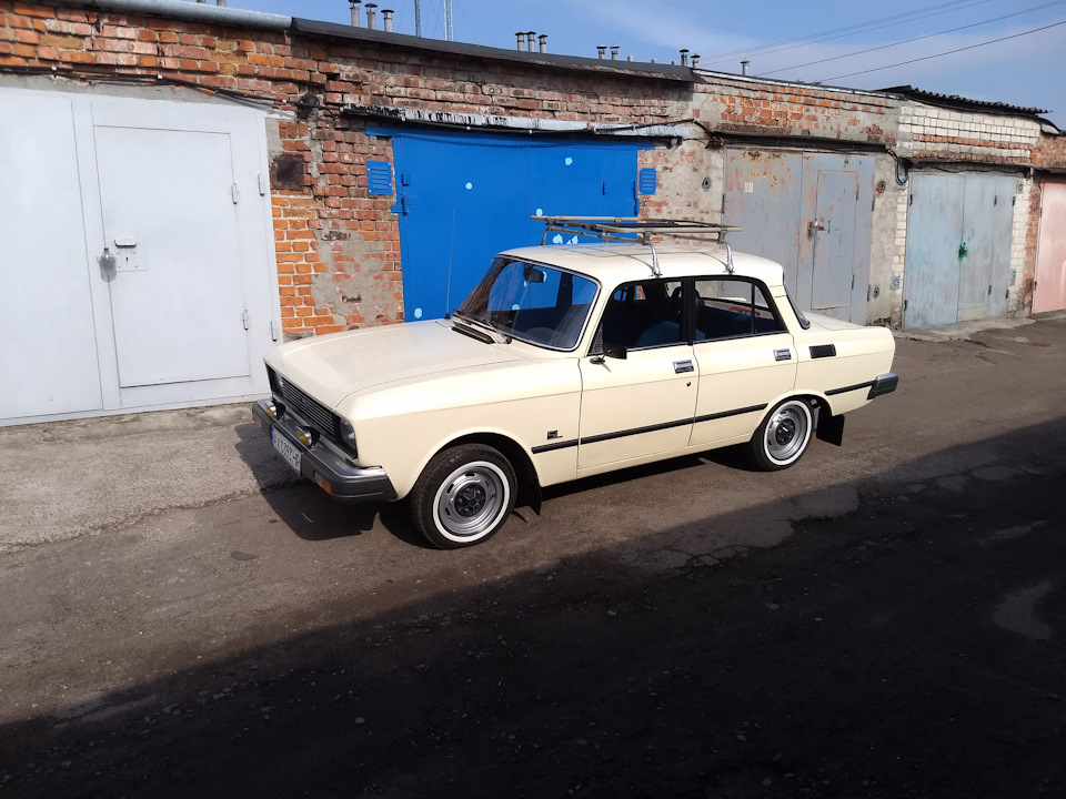 У всій красі АЗЛК 2140 Люкс 2