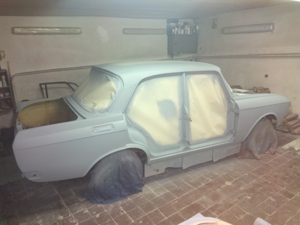 Загрунтували кузов автомобіля 1