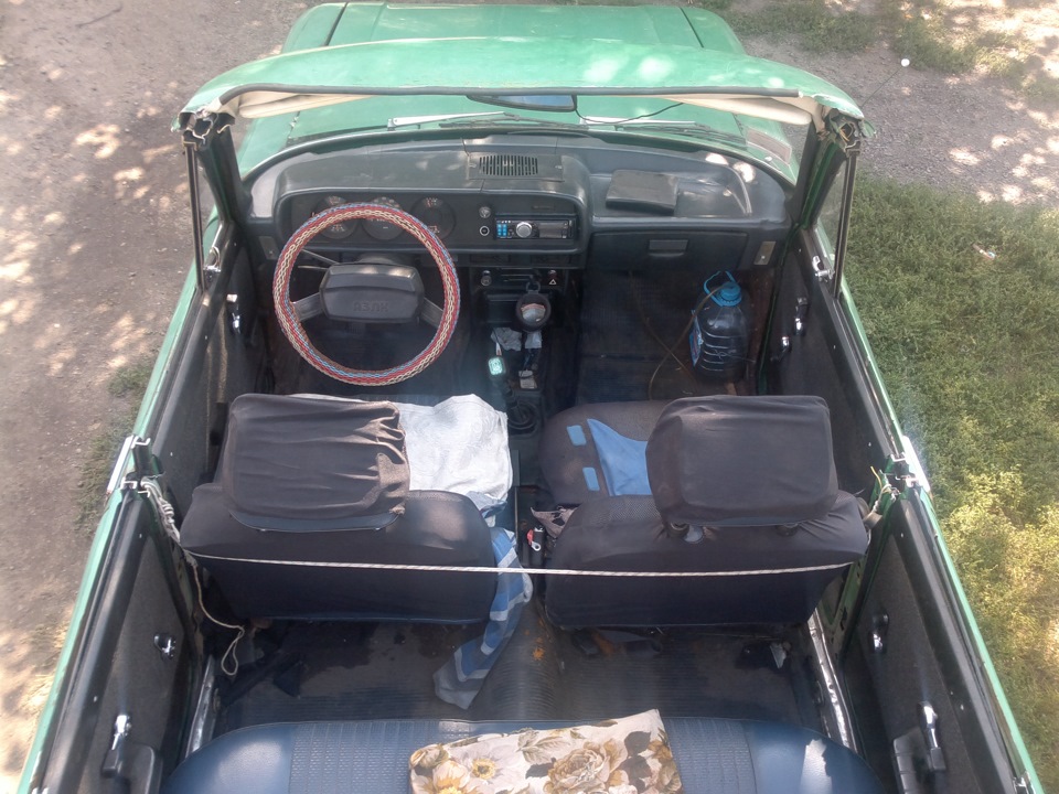 москвич GranCabrio у лісі 4