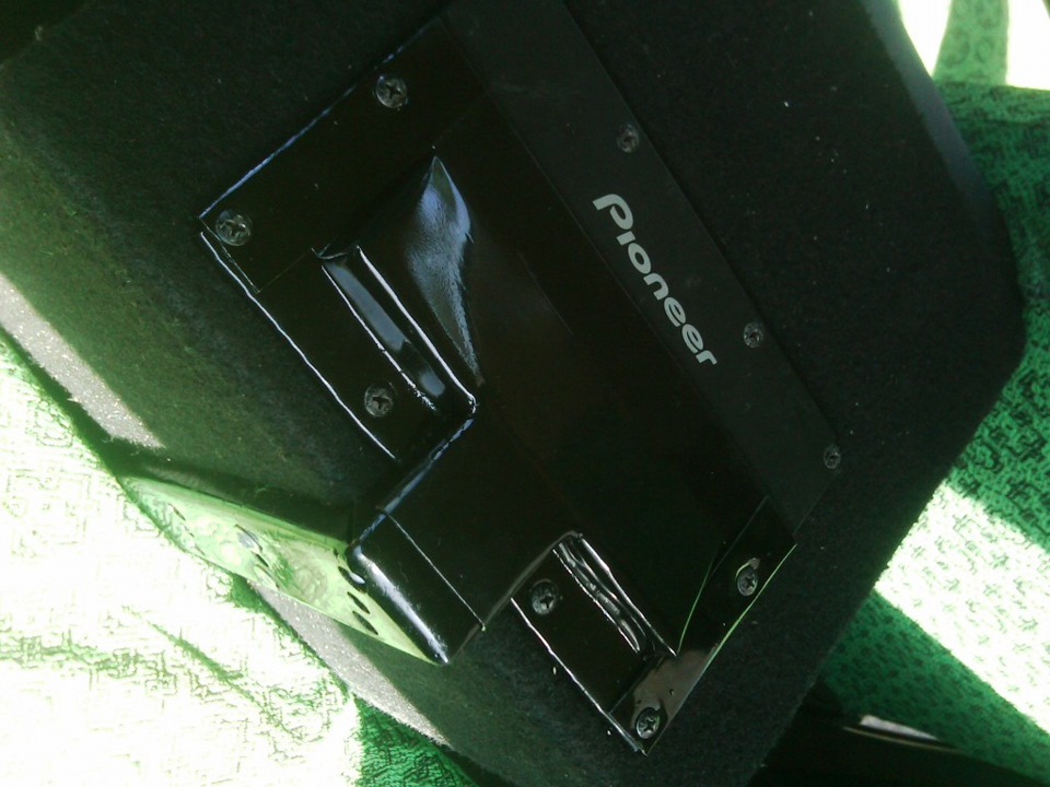 Установка сабвуфера Pioneer TS-WX206A 5