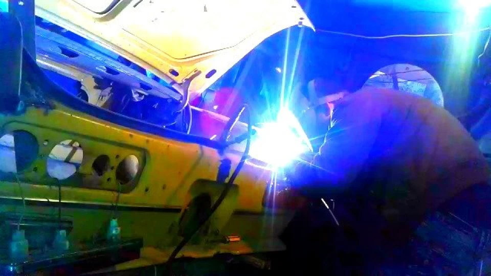 Встановлюємо задні крила, на шляху до завершення (Укр)