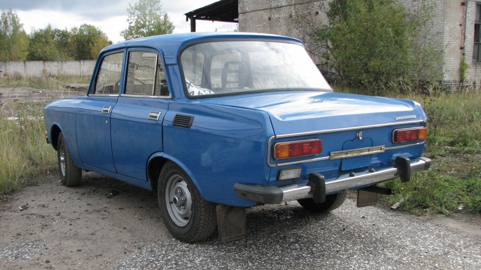Відмінності молдингів задньої панелі (транцю) Москвич-2140 5