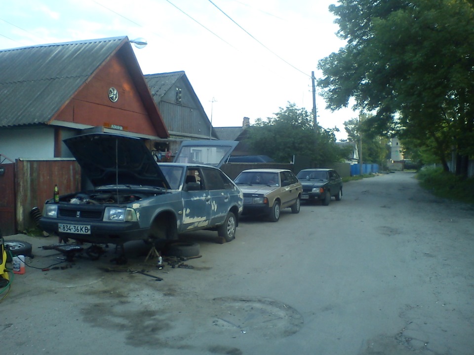 Вулиця підбитих москвичів))) або як ми проводимо вихідний 1