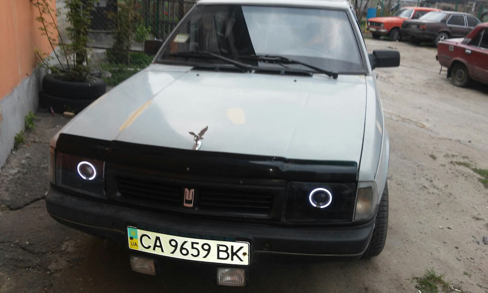 Продам прозоре скло фар. 2