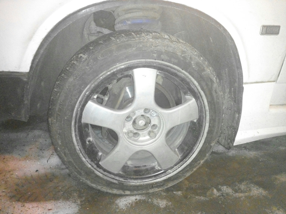 На зиму R16 7JJ ET42 185/60 run flat Влізли!:)) 5