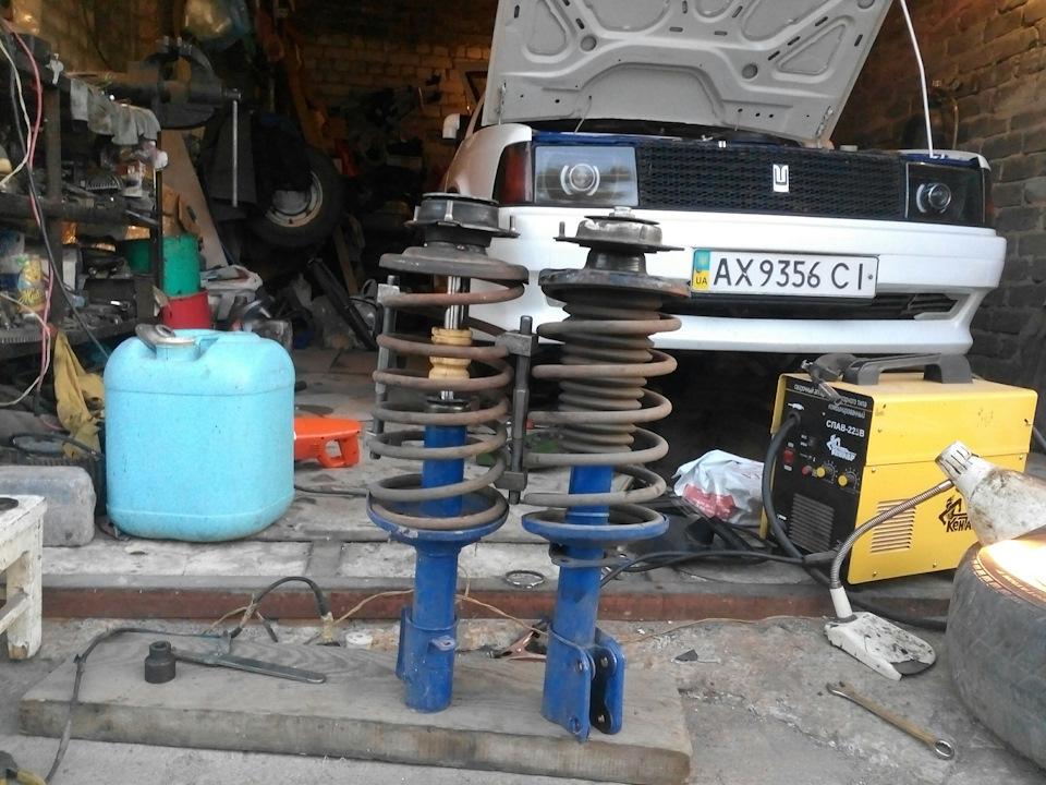 Опори стійок ford scorpio (l) на москвич 2141 1