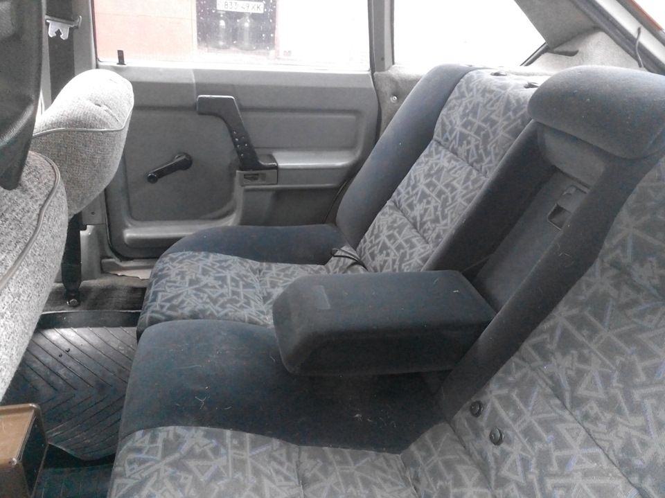 Задній ряд сидінь Opel Vectra B в москвич 2141 Частина 1: Примірка 1
