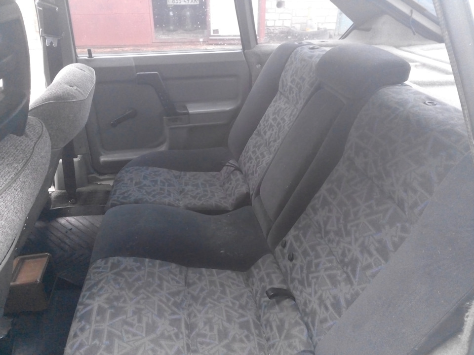 Задній ряд сидінь Opel Vectra B в москвич 2141 Частина 1: Примірка 2
