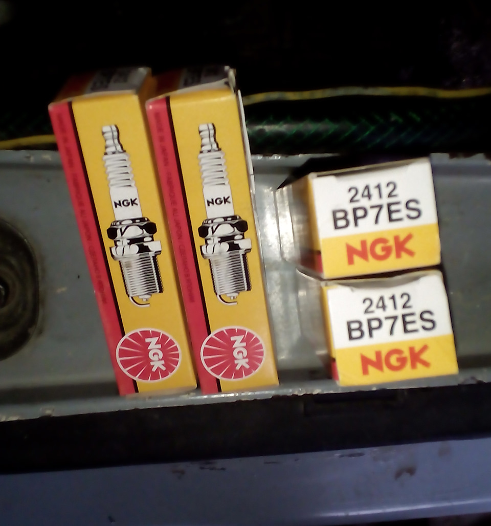 Зміна свічок на NGK BP7ES… 3