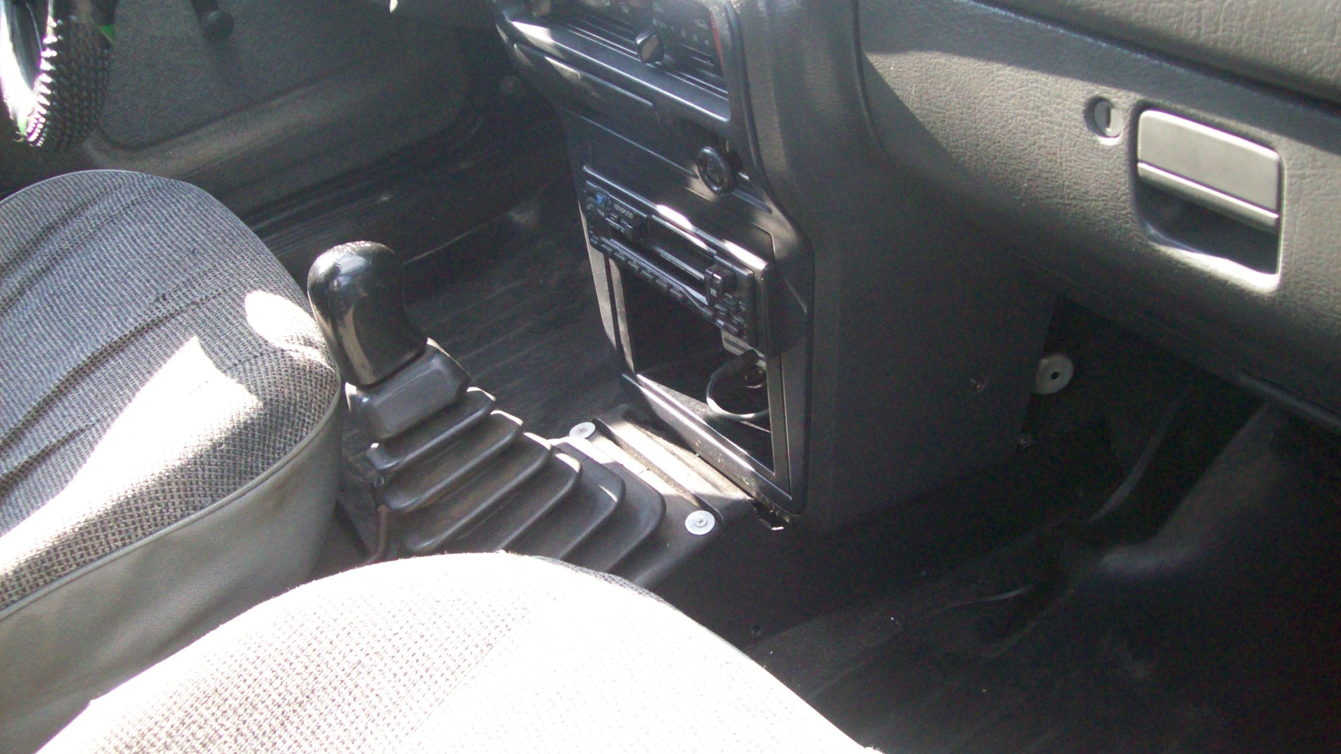Встановлення панелі MAZDA 626 1989 р.в. 3