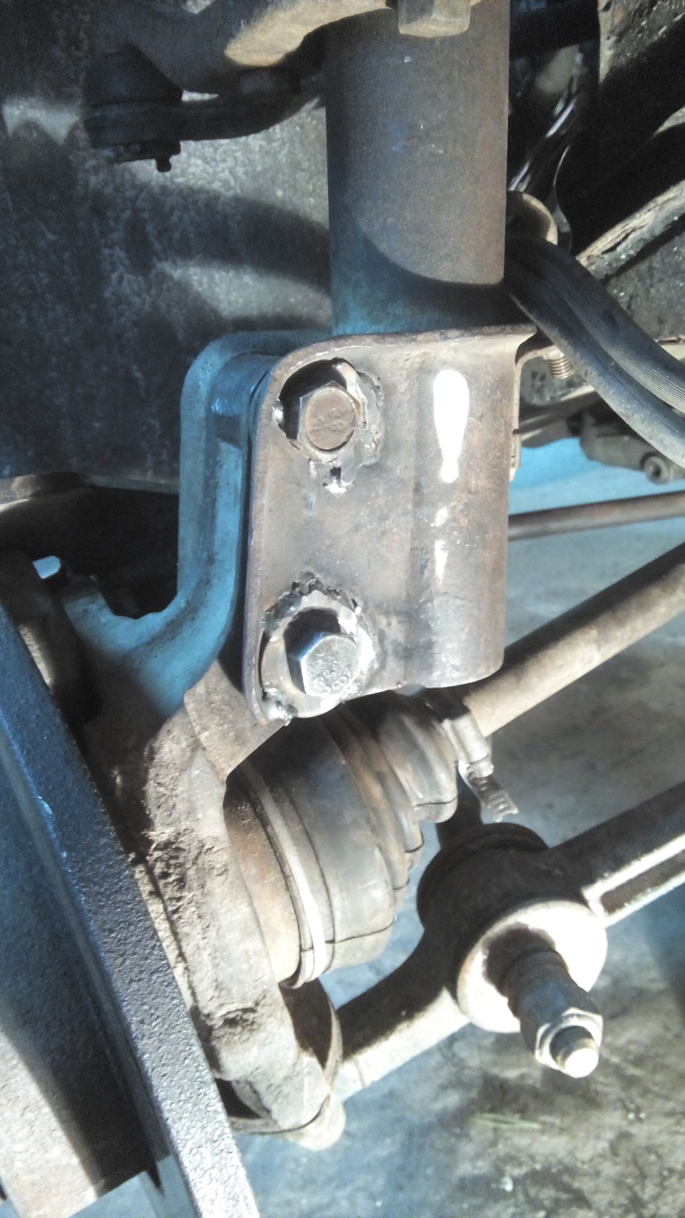 Передня ходовка, глушник та бампер. 2