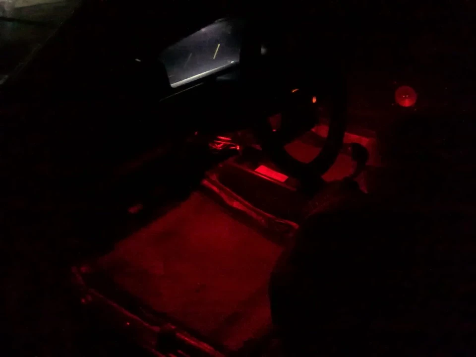 Підсвічування під ноги.