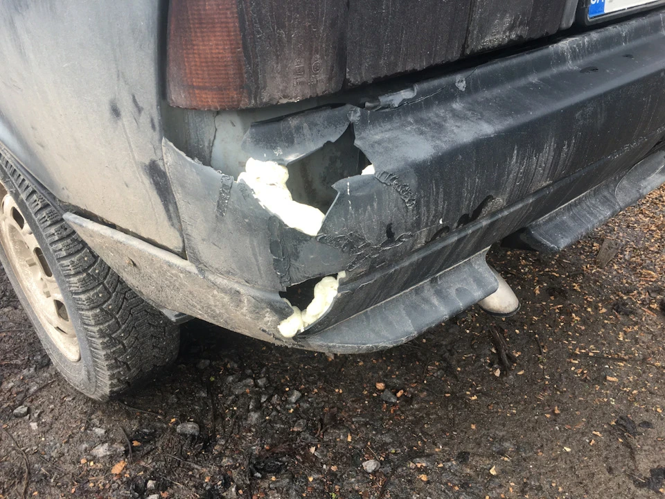 шукаю задній бампер 2141