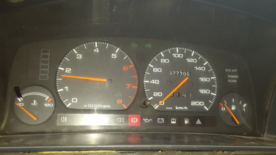 Панель приладів від Mazda 626 GD 1
