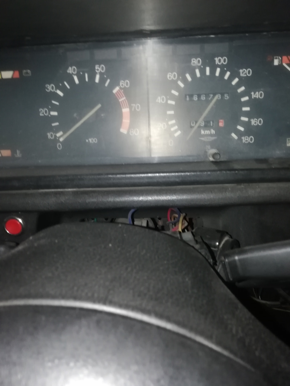 Трос втомився. 2