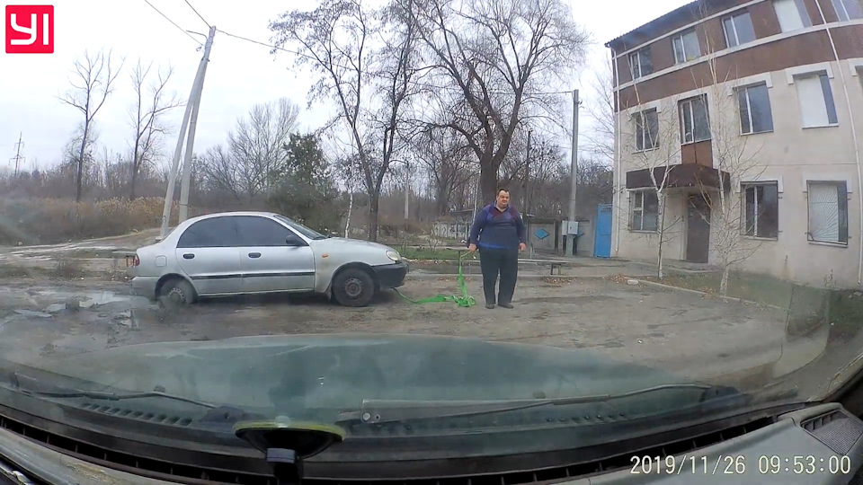Провалився біля будинку 2