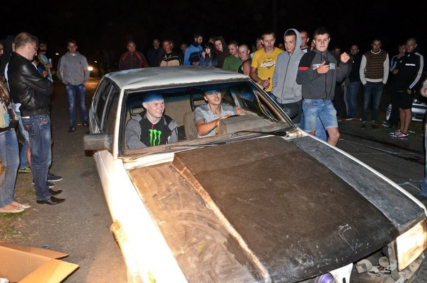 на перегони заглянув із друзями 5