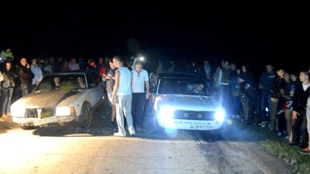 на перегони заглянув із друзями 1