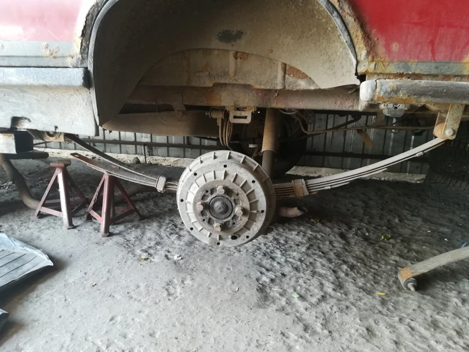Заміна порогів з витікаючими ... думаю, друга сторона з сюрпризом