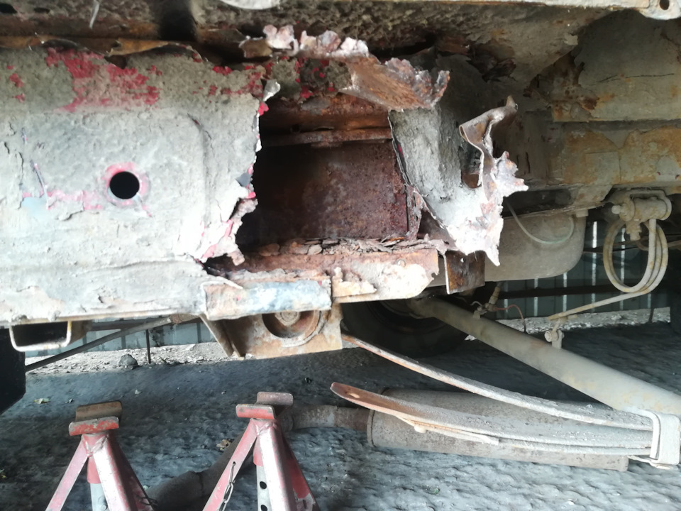 Заміна порогів з витікаючими ... думаю, друга сторона з сюрпризом 5
