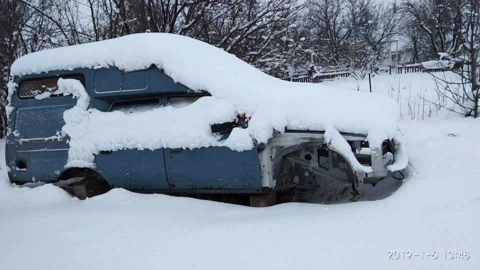Ще стоїть.