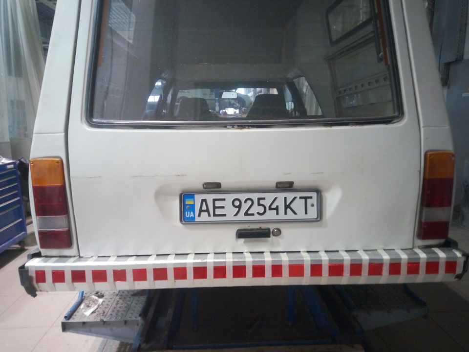 світловідбивна смуга на бампер 3