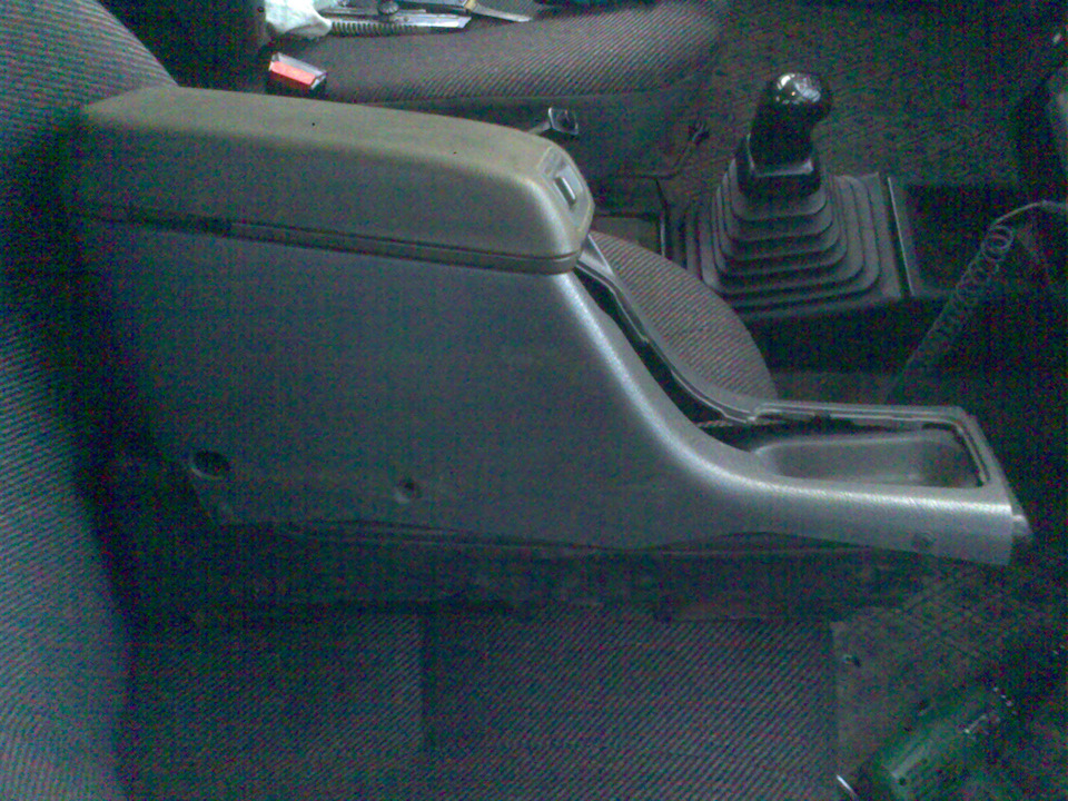 Підлокітник від Mazda 626 GD. 4